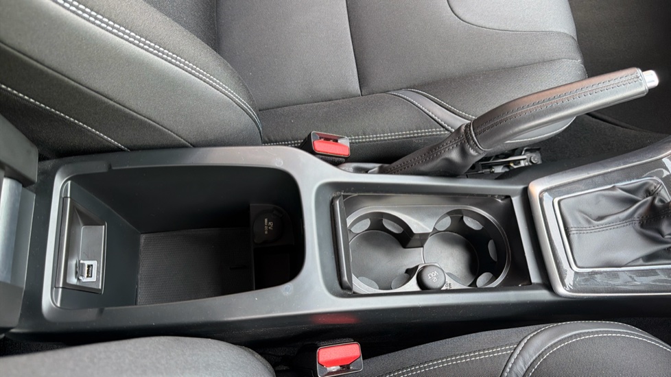 Volvo V40 D2 [120] Momentum Nav Plus 5dr Geartronic Diesel Hatchback - Image 40