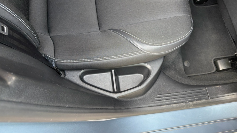 Volvo V40 D2 [120] Momentum Nav Plus 5dr Geartronic Diesel Hatchback - Image 42
