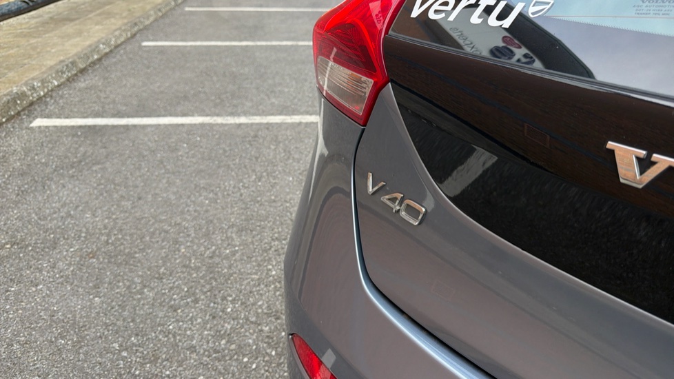 Volvo V40 D2 [120] Momentum Nav Plus 5dr Geartronic Diesel Hatchback - Image 50