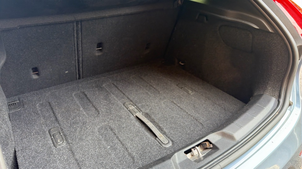 Volvo V40 D2 [120] Momentum Nav Plus 5dr Geartronic Diesel Hatchback - Image 53
