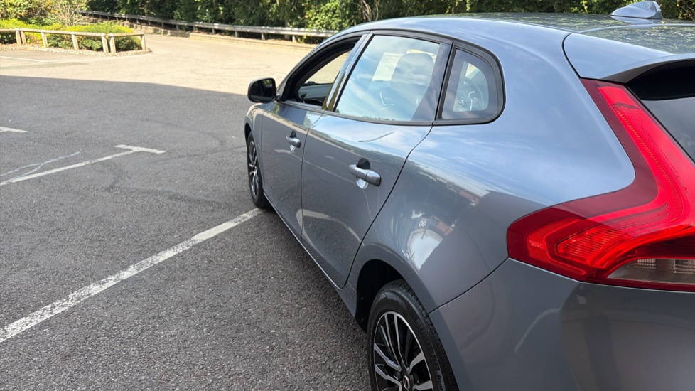 Volvo V40 D2 [120] Momentum Nav Plus 5dr Geartronic Diesel Hatchback - Image 54
