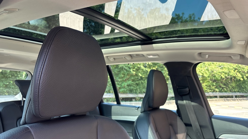 Volvo XC90 2.0 T8 [455] RC PHEV Plus Dark 5dr AWD Geartronic Estate - Image 30