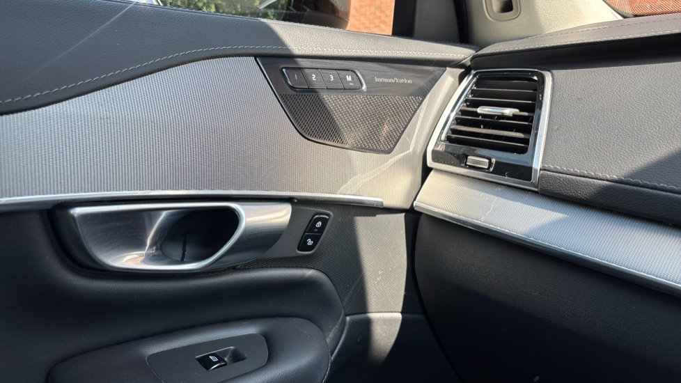 Volvo XC90 2.0 T8 [455] RC PHEV Plus Dark 5dr AWD Geartronic Estate - Image 38