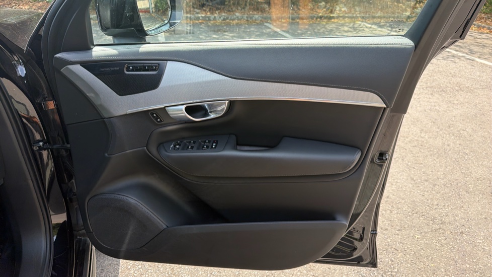 Volvo XC90 2.0 T8 [455] RC PHEV Plus Dark 5dr AWD Geartronic Estate - Image 28