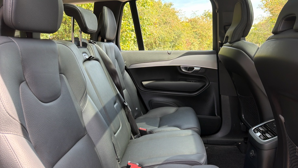 Volvo XC90 2.0 T8 [455] RC PHEV Plus Dark 5dr AWD Geartronic Estate - Image 32