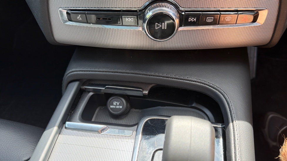 Volvo XC90 2.0 T8 [455] RC PHEV Plus Dark 5dr AWD Geartronic Estate - Image 45