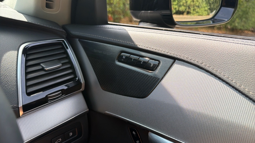 Volvo XC90 2.0 T8 [455] RC PHEV Plus Dark 5dr AWD Geartronic Estate - Image 55