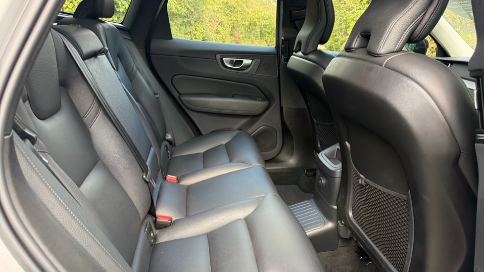 Volvo XC60 2.0 T6 [350] RC PHEV Plus Dark 5dr AWD Geartronic Estate - Image 6