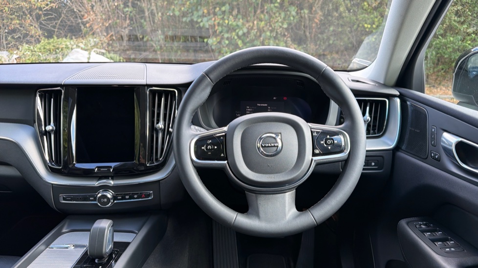 Volvo XC60 2.0 T6 [350] RC PHEV Plus Dark 5dr AWD Geartronic Estate - Image 10