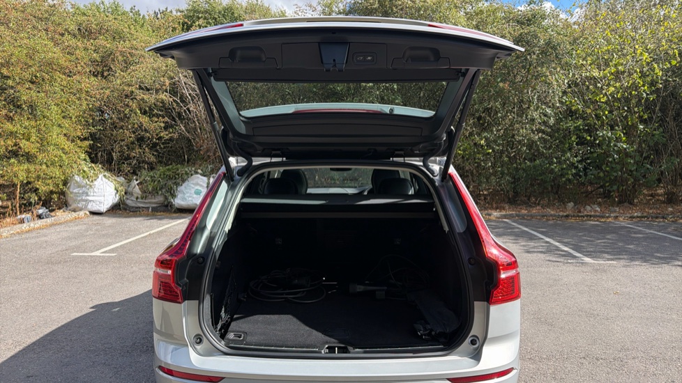 Volvo XC60 2.0 T6 [350] RC PHEV Plus Dark 5dr AWD Geartronic Estate - Image 13