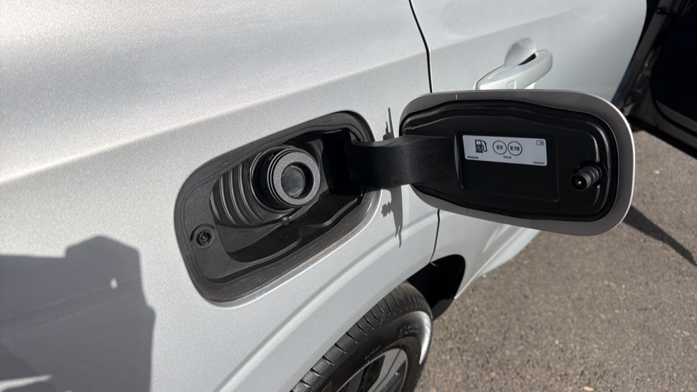 Volvo XC60 2.0 T6 [350] RC PHEV Plus Dark 5dr AWD Geartronic Estate - Image 15