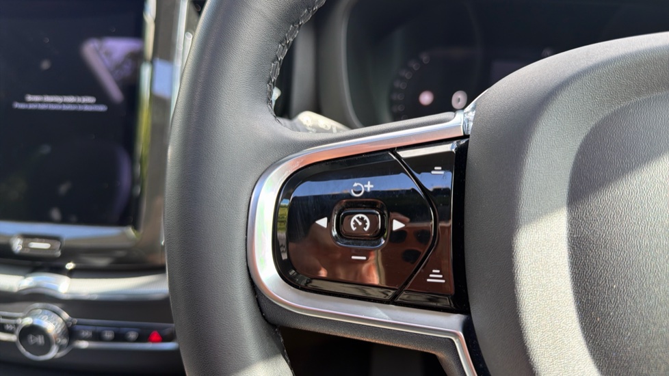 Volvo XC60 2.0 T6 [350] RC PHEV Plus Dark 5dr AWD Geartronic Estate - Image 20