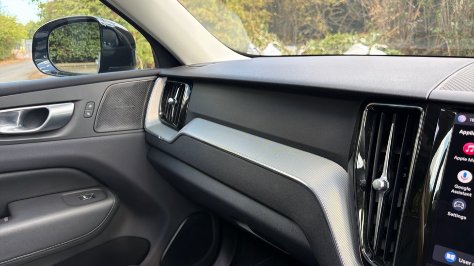 Volvo XC60 2.0 T6 [350] RC PHEV Plus Dark 5dr AWD Geartronic Estate - Image 36