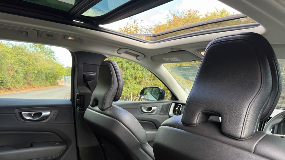 Volvo XC60 2.0 T6 [350] RC PHEV Plus Dark 5dr AWD Geartronic Estate - Image 60