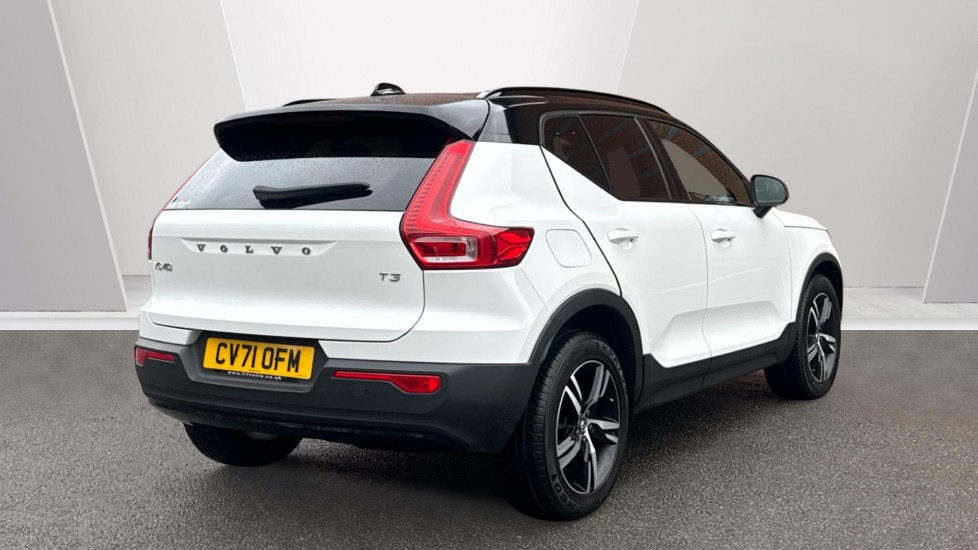 Volvo XC40 1.5 T3 [163] R DESIGN 5dr Petrol Estate - Image 2