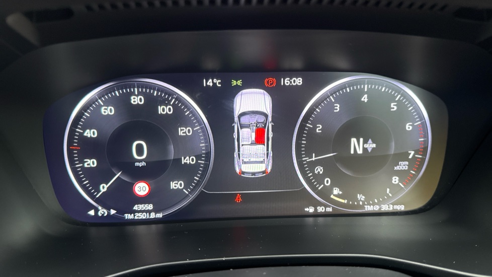 Volvo XC40 1.5 T3 [163] R DESIGN 5dr Petrol Estate - Image 11
