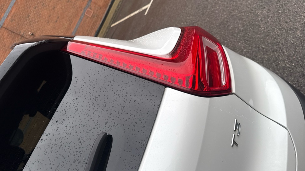 Volvo XC40 1.5 T3 [163] R DESIGN 5dr Petrol Estate - Image 17
