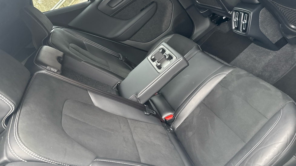 Volvo XC40 1.5 T3 [163] R DESIGN 5dr Petrol Estate - Image 20