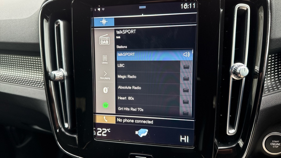 Volvo XC40 1.5 T3 [163] R DESIGN 5dr Petrol Estate - Image 39