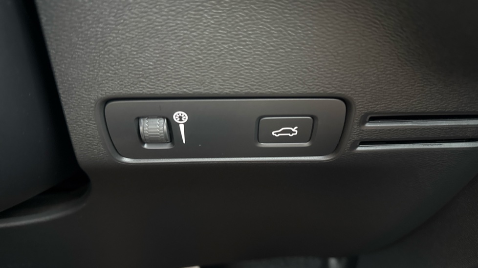 Volvo XC40 1.5 T3 [163] R DESIGN 5dr Petrol Estate - Image 49