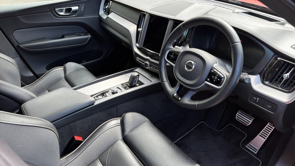 Volvo XC60 2.0 B6P [300] R DESIGN Pro 5dr AWD Geartronic Petrol Estate - Image 4