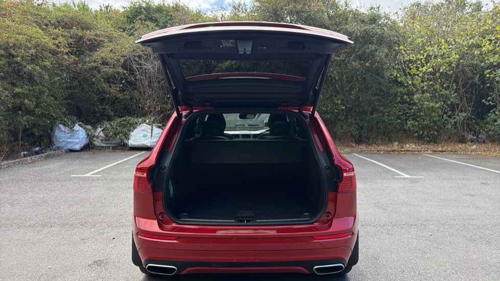 Volvo XC60 2.0 B6P [300] R DESIGN Pro 5dr AWD Geartronic Petrol Estate - Image 13