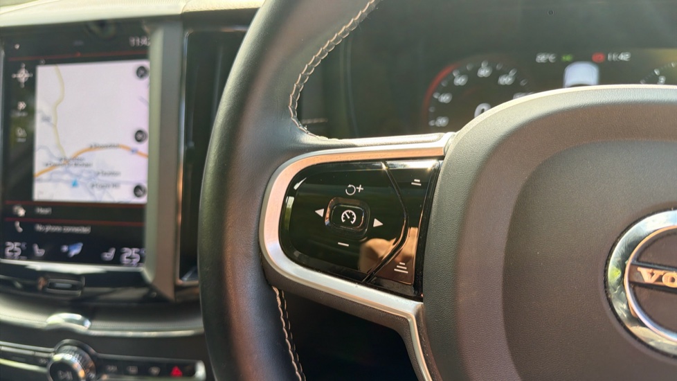 Volvo XC60 2.0 B6P [300] R DESIGN Pro 5dr AWD Geartronic Petrol Estate - Image 20