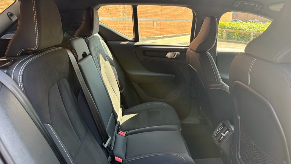 Volvo XC40 2.0 B4P Plus Dark 5dr Auto Petrol Estate - Image 6