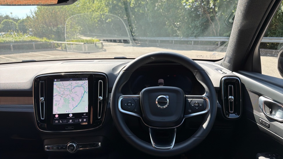 Volvo XC40 2.0 B4P Plus Dark 5dr Auto Petrol Estate - Image 10