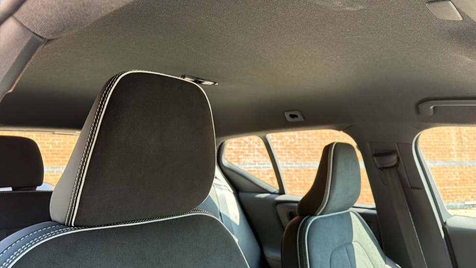 Volvo XC40 2.0 B4P Plus Dark 5dr Auto Petrol Estate - Image 30