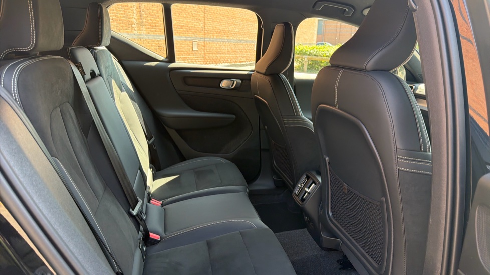 Volvo XC40 2.0 B4P Plus Dark 5dr Auto Petrol Estate - Image 32