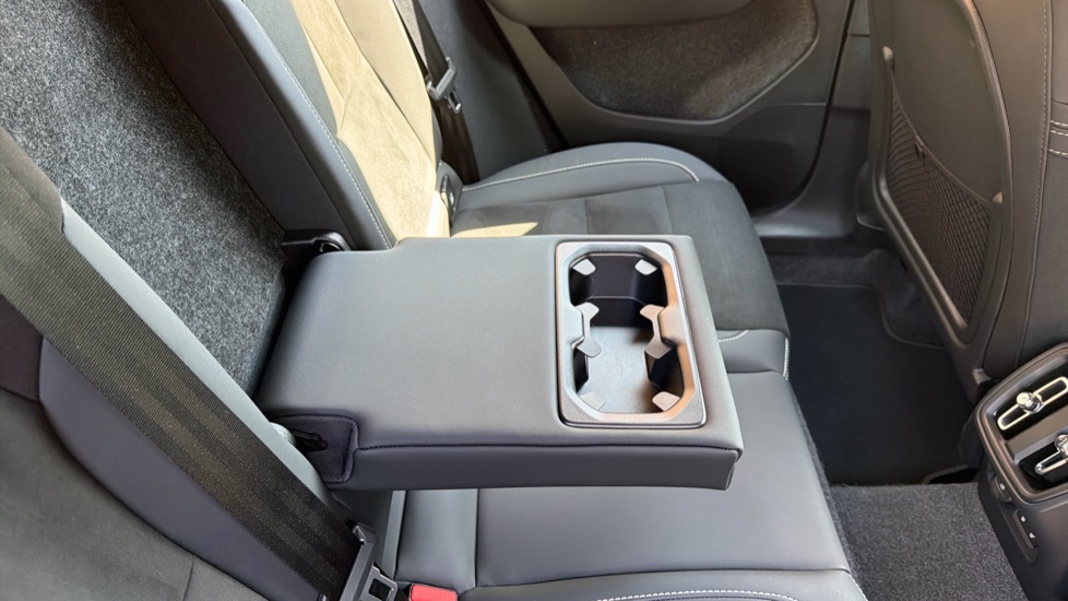 Volvo XC40 2.0 B4P Plus Dark 5dr Auto Petrol Estate - Image 33
