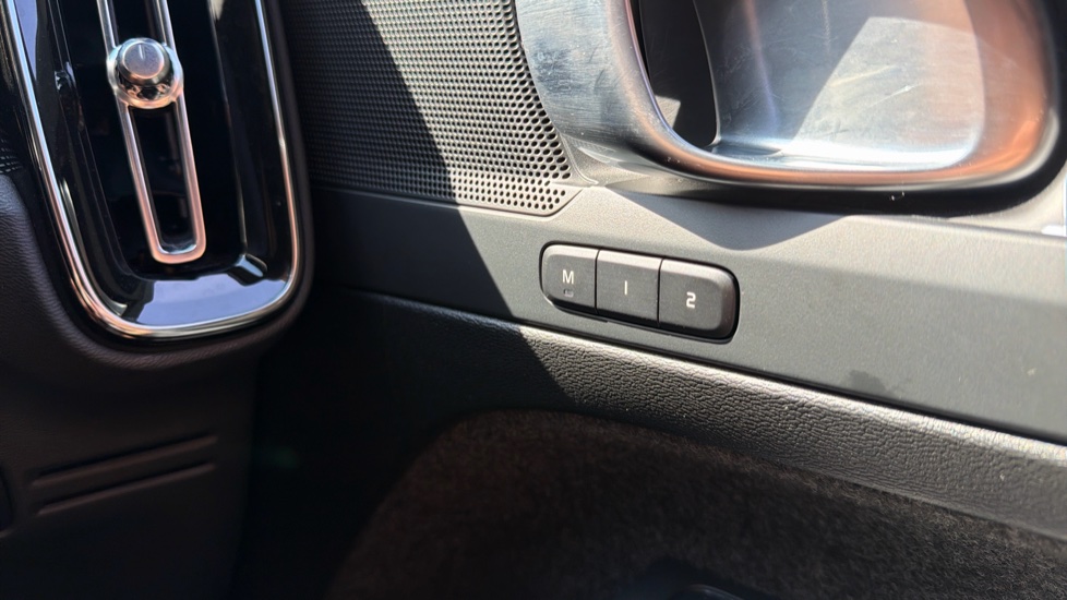 Volvo XC40 2.0 B4P Plus Dark 5dr Auto Petrol Estate - Image 44