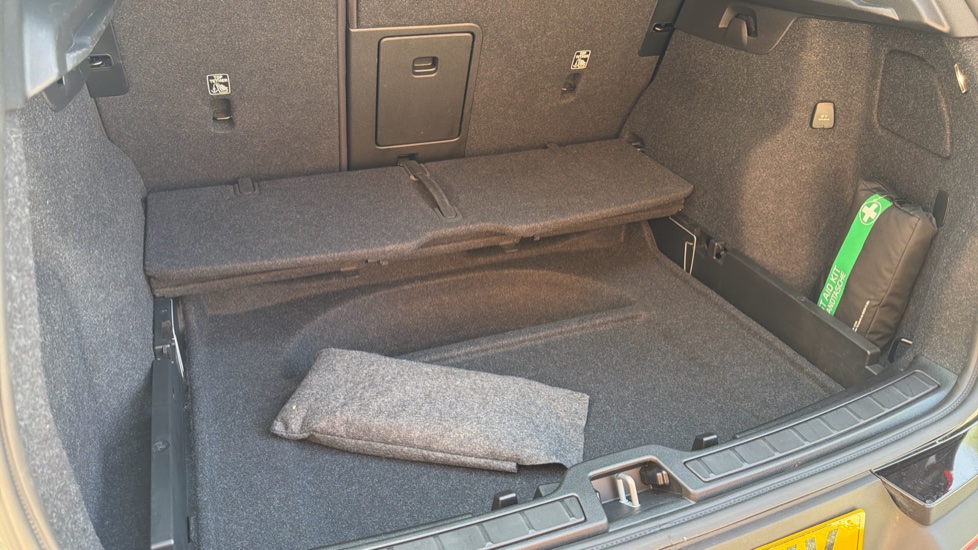 Volvo XC40 2.0 B4P Plus Dark 5dr Auto Petrol Estate - Image 59