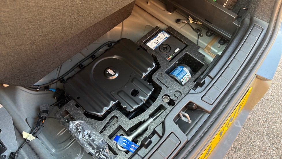 Volvo XC40 2.0 B4P Plus Dark 5dr Auto Petrol Estate - Image 60