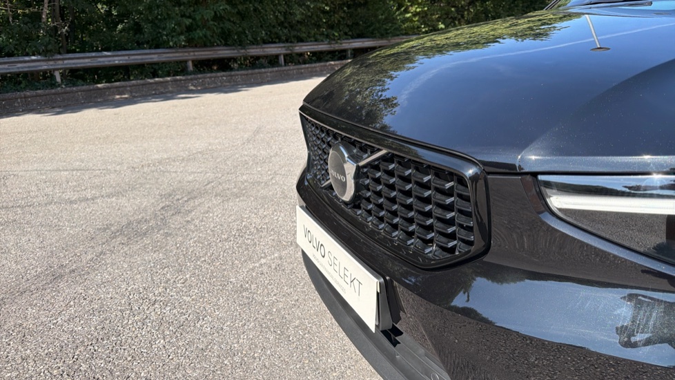 Volvo XC40 2.0 B4P Plus Dark 5dr Auto Petrol Estate - Image 62