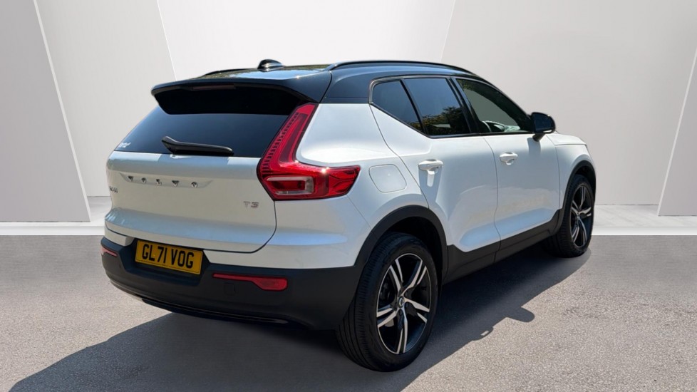 Volvo XC40 1.5 T3 [163] R DESIGN 5dr Geartronic Petrol Estate - Image 2