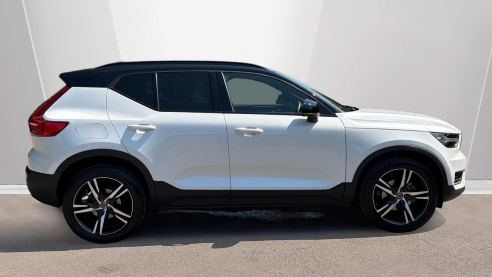 Volvo XC40 1.5 T3 [163] R DESIGN 5dr Geartronic Petrol Estate - Image 3