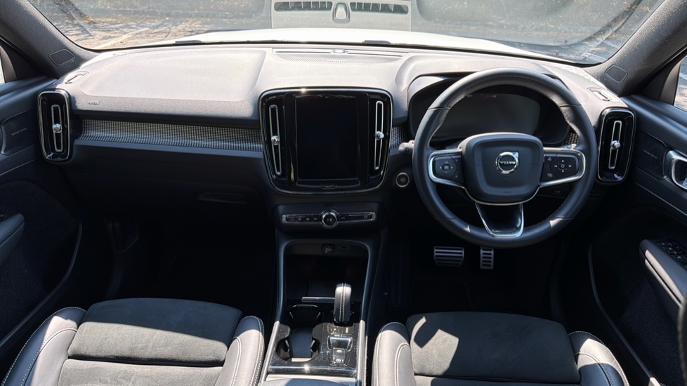 Volvo XC40 1.5 T3 [163] R DESIGN 5dr Geartronic Petrol Estate - Image 5