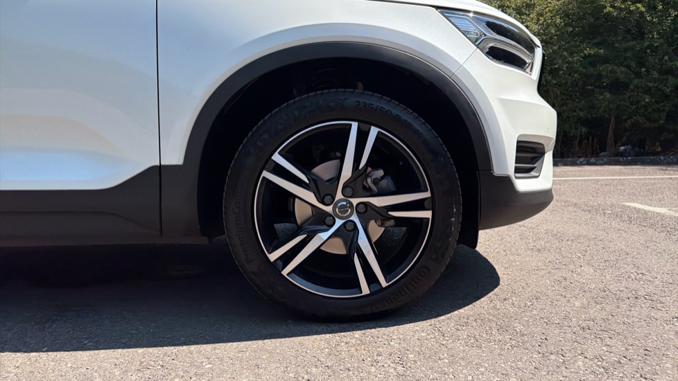 Volvo XC40 1.5 T3 [163] R DESIGN 5dr Geartronic Petrol Estate - Image 9