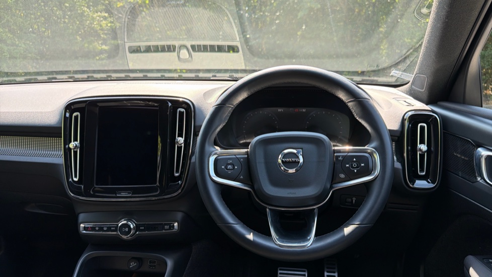 Volvo XC40 1.5 T3 [163] R DESIGN 5dr Geartronic Petrol Estate - Image 10