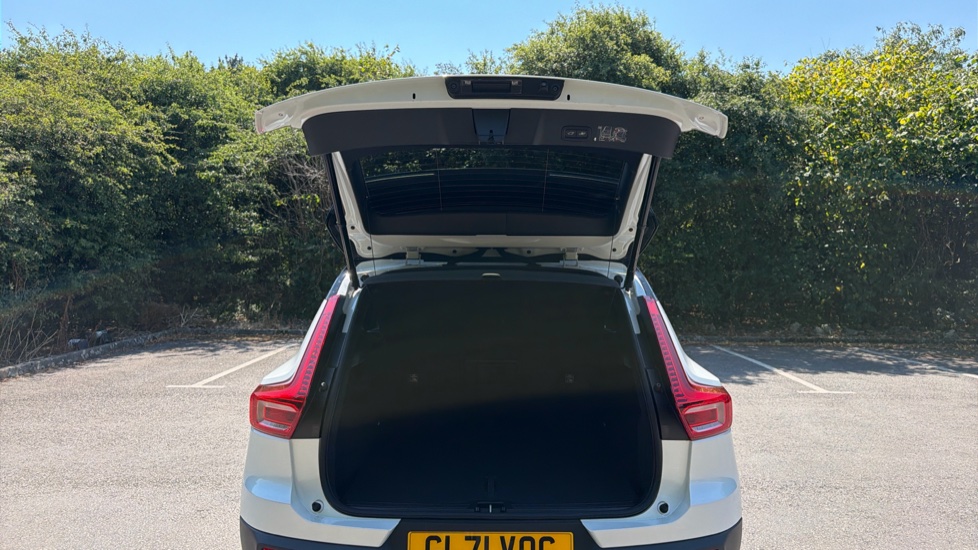 Volvo XC40 1.5 T3 [163] R DESIGN 5dr Geartronic Petrol Estate - Image 13