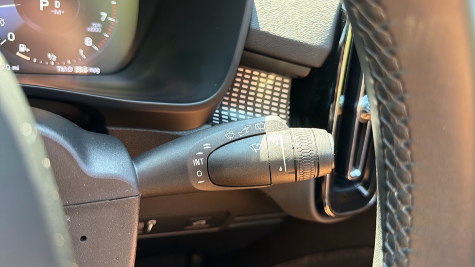 Volvo XC40 1.5 T3 [163] R DESIGN 5dr Geartronic Petrol Estate - Image 19