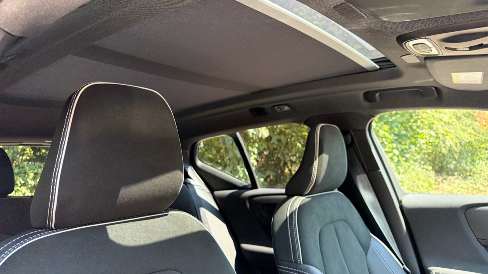 Volvo XC40 1.5 T3 [163] R DESIGN 5dr Geartronic Petrol Estate - Image 30