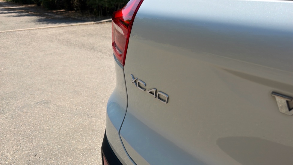 Volvo XC40 1.5 T3 [163] R DESIGN 5dr Geartronic Petrol Estate - Image 55