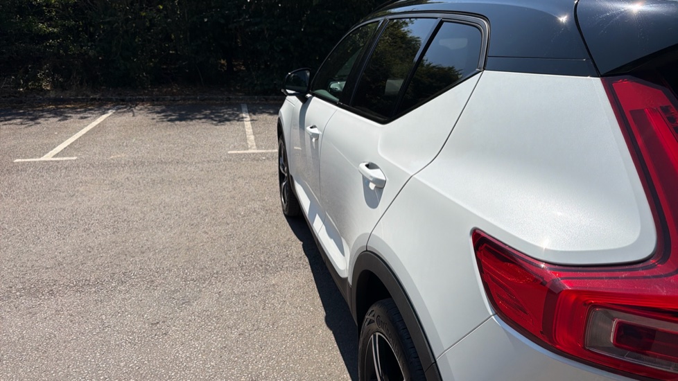 Volvo XC40 1.5 T3 [163] R DESIGN 5dr Geartronic Petrol Estate - Image 56