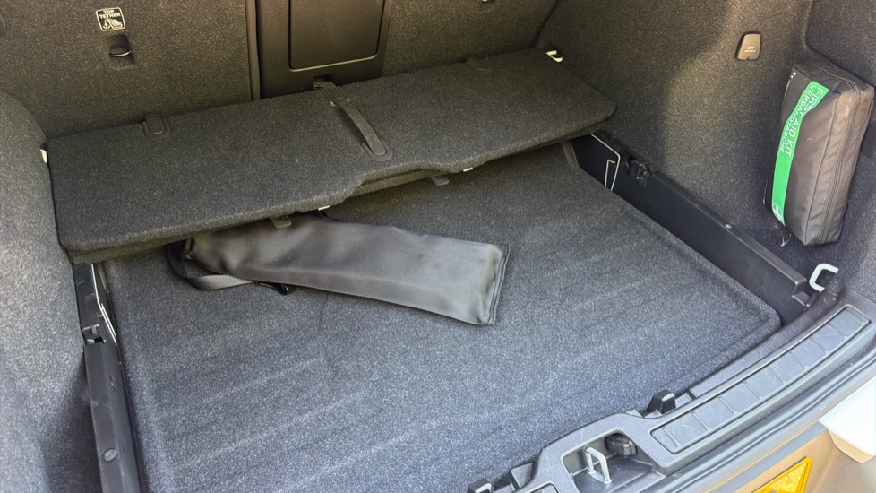 Volvo XC40 1.5 T3 [163] R DESIGN 5dr Geartronic Petrol Estate - Image 58