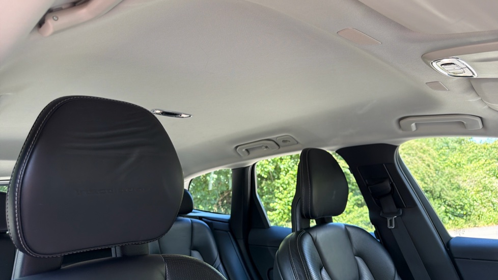 Volvo XC60 2.0 D4 Inscription 5dr AWD Geartronic Diesel Estate - Image 31
