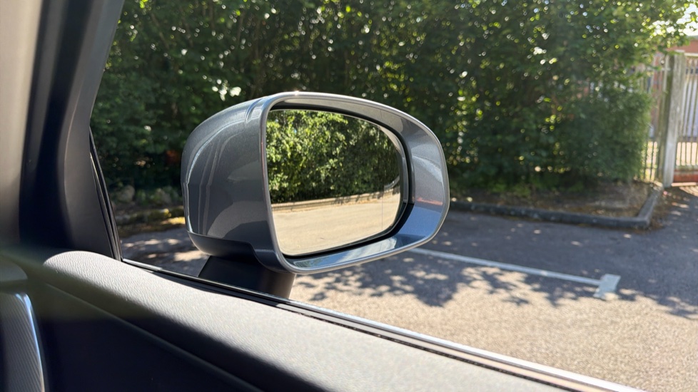Volvo XC60 2.0 D4 Inscription 5dr AWD Geartronic Diesel Estate - Image 32