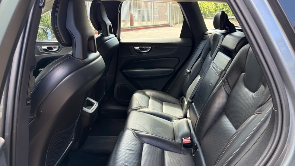 Volvo XC60 2.0 D4 Inscription 5dr AWD Geartronic Diesel Estate - Image 33